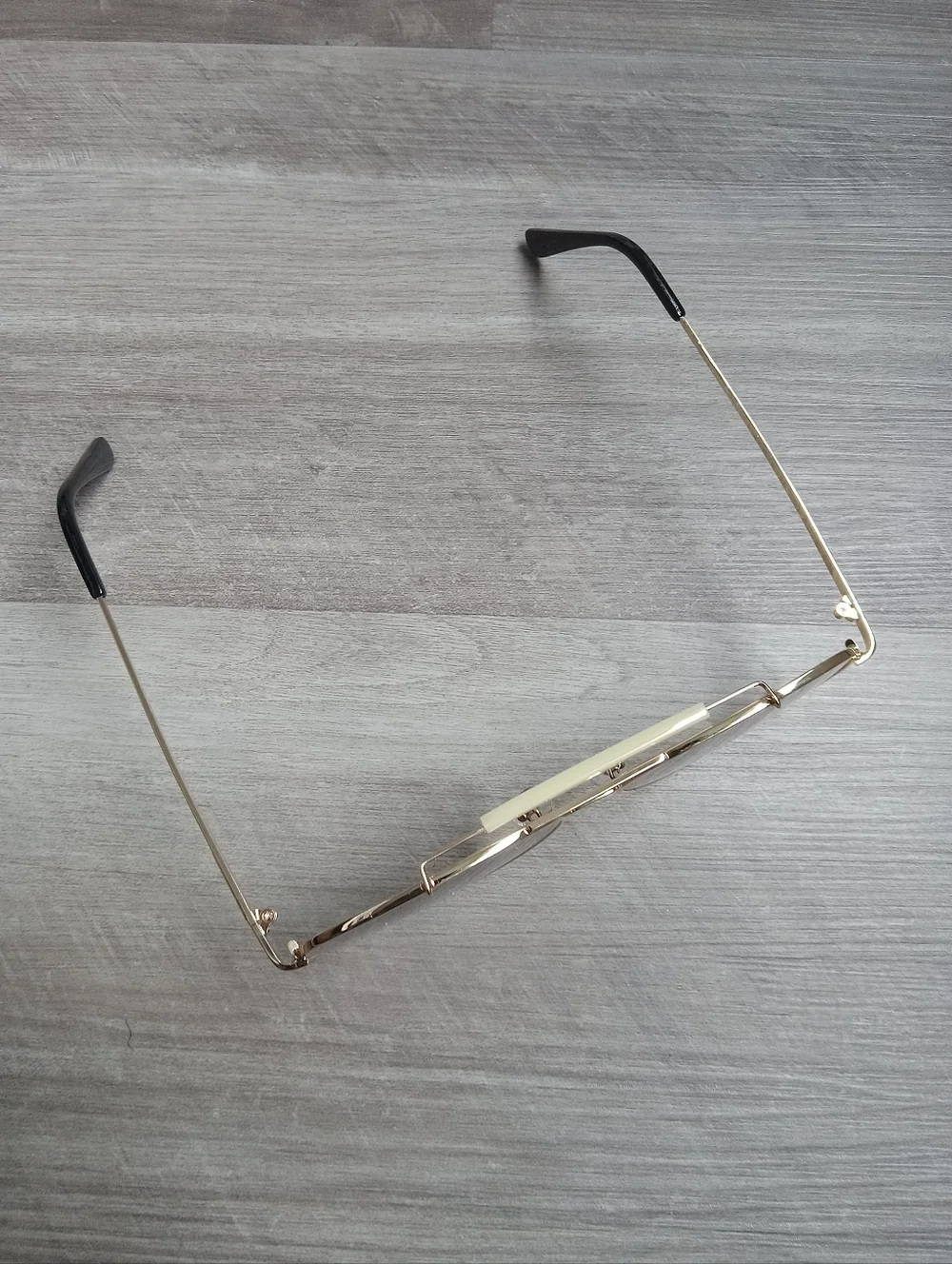 BRAND NEW NWT Aviator Gold Tone Frame Sunglasses
